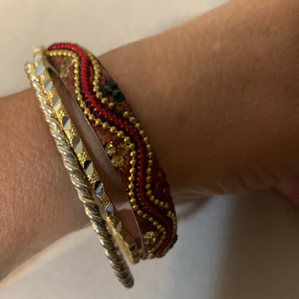 Three bracelets - Picture 2 of 5